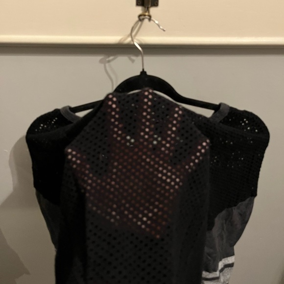 Fila cropped shirt , no tags. it’s about a size large - X-Large womens - Picture 4 of 4